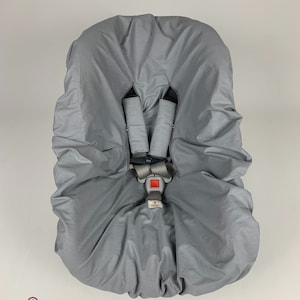 Protector de asiento de coche para bebés en gris oscuro con fundas para correas, 100 % algodón orgánico, regalo personalizado para baby shower