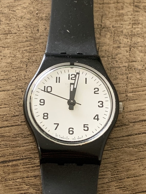 Black women's top swatch watch