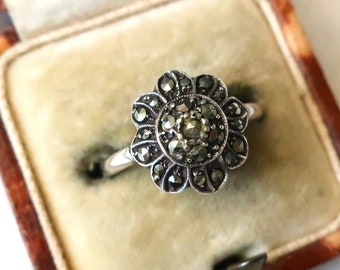 Vintage 1930s Art Deco silver and marcasite flower daisy dress ring