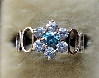 Vintage 1970s 9ct 375 yellow gold flower daisy cubic zirconia blue topaz cluster ring