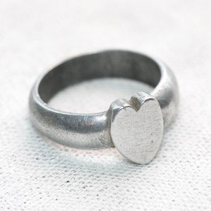 Vintage or antique WW1 WW2 Trench art aluminium sweetheart heart shaped signet ring