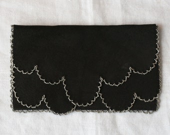 Vintage 1920er Jahre kleine schwarze Wildleder gewellte Kante weiche Clutch Stahlperlen Abend Cocktailtasche