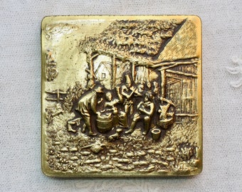 Polvera de espejo vintage de latón repujado de los años 20 a 50