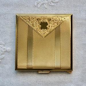 Vintage 1940s 1950s KIGU ’Kabrette’ gold tone engine turned square powder compact