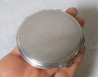 Vintage 1940s sterling silver engine turned powder compact hallmarked Birmingham 1948