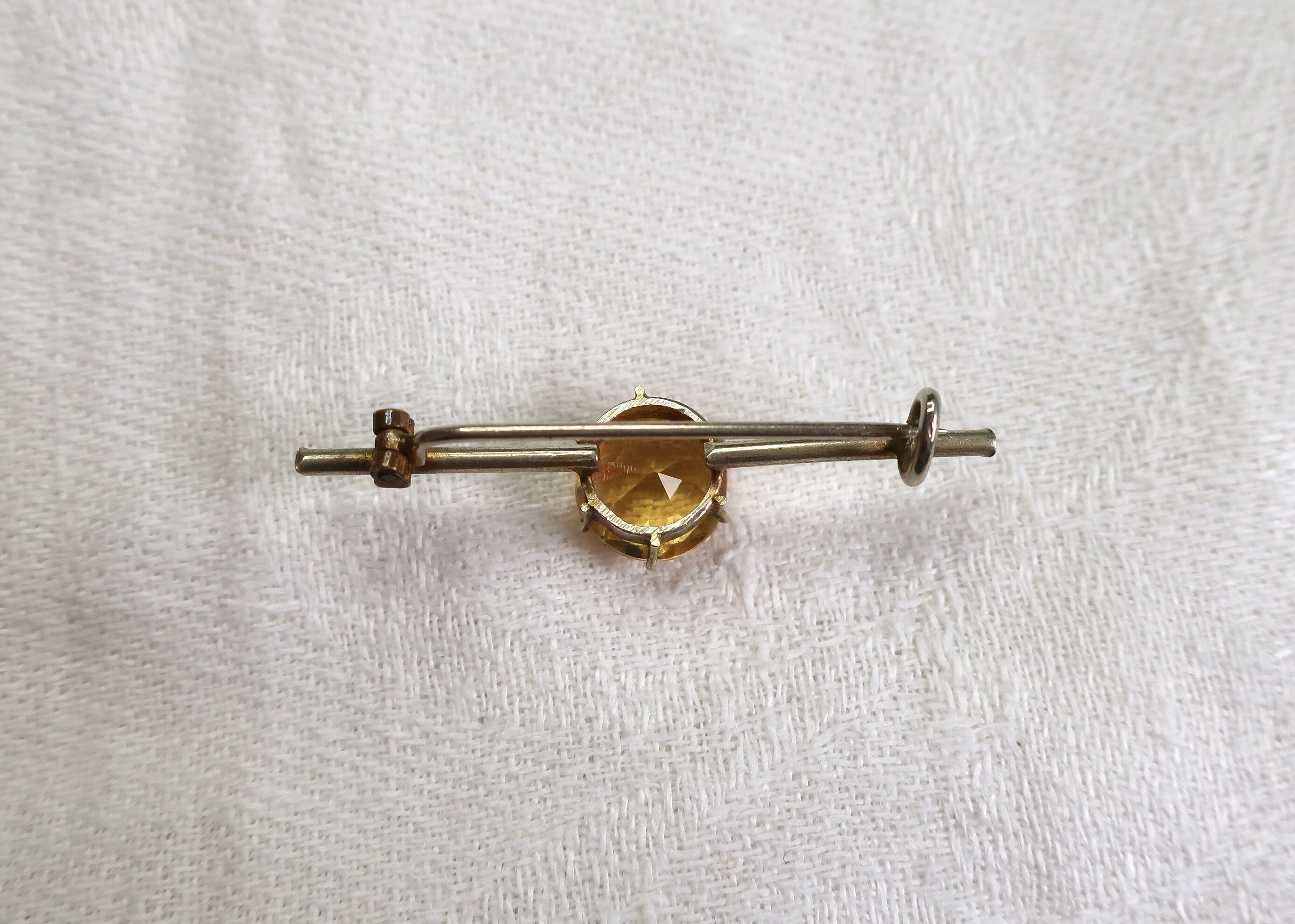 Broche Vintage Métal Doré – Accessoire Rétro élégant, Femme