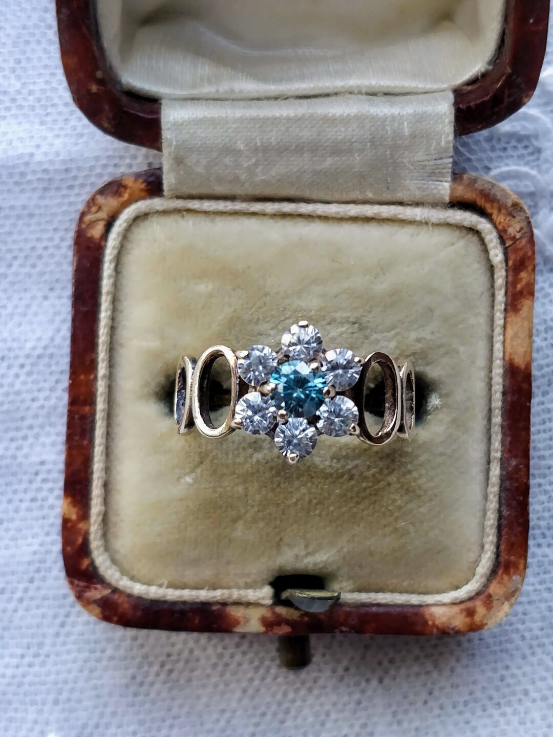 Vintage 1970s 9ct 375 Yellow Gold Flower Daisy Cubic Zirconia Blue ...