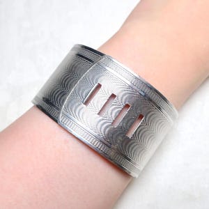 Vintage c1930s Art Deco rhodium plated sterling silver engine turned wide cuff bangle bracelet hallmarked 1932