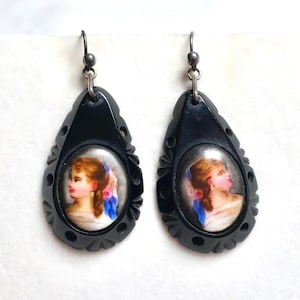 Pendientes colgantes con retrato de porcelana antigua de Whitby, tallado a mano y pintado a mano, de estilo victoriano