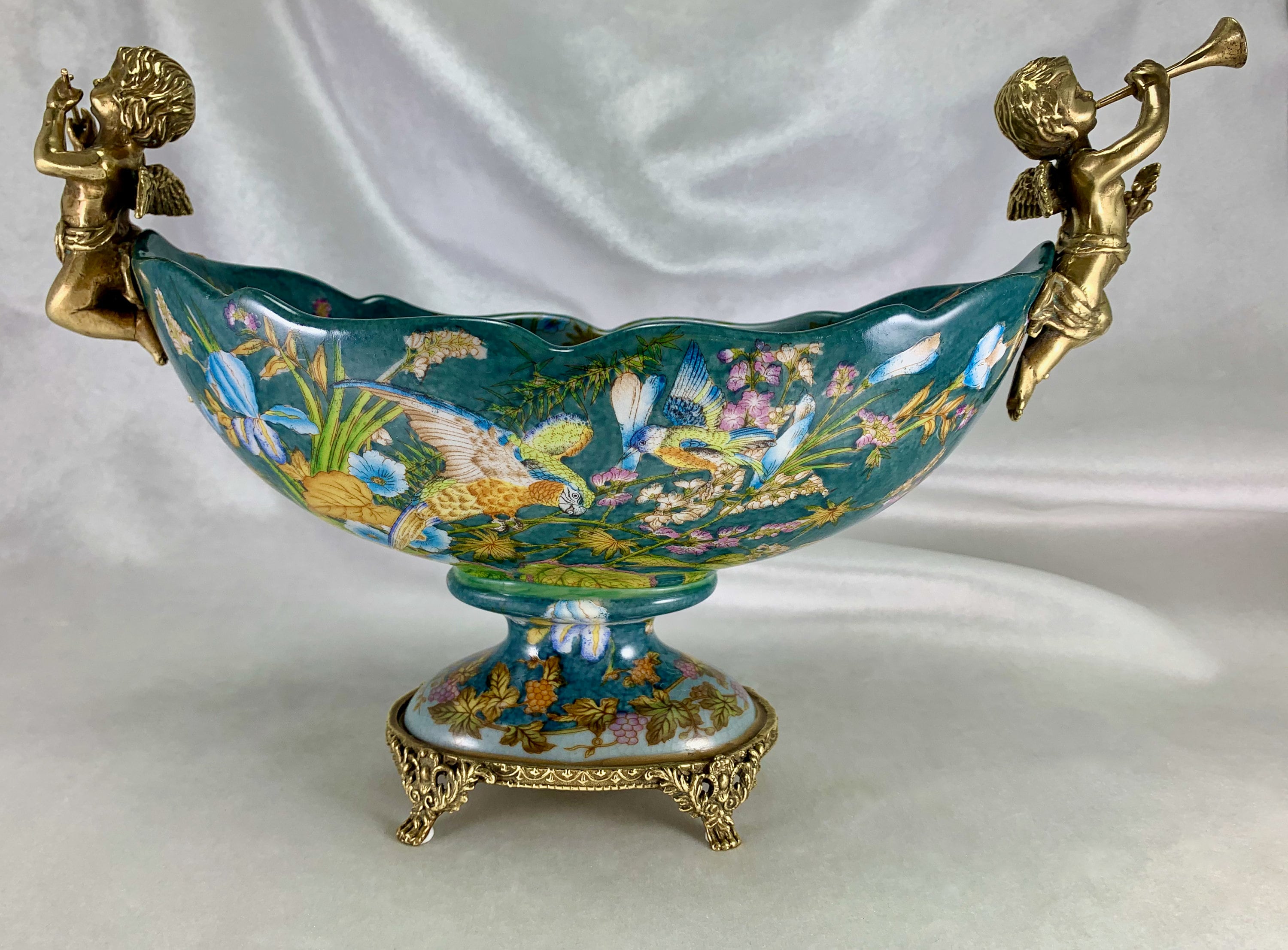 Фарфоровая одежда. Кофейный сервиз royal porcelain. Статуэтки фолькштедт volkstedt германия. Китайский фарфор. Ифз сервиз колокольчики.