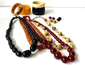 VINTAGE 1970 lot de colliers bracelets boucles d'oreilles en lucite acrylique earrings necklace vintage