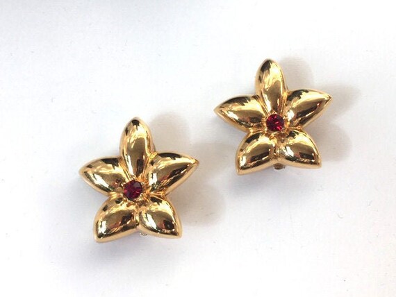 NINA RICCI vintage flower clip on earrings gold cl