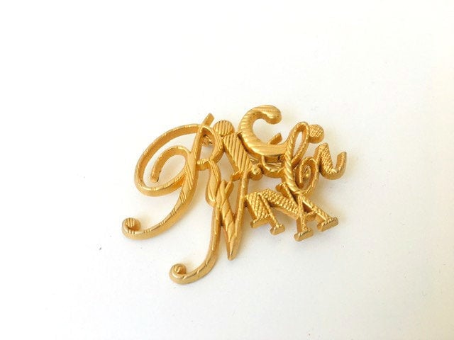 Broche Stylisée En Métal Doré - Modèle N°256, Dimensions 55x79mm, Occasion