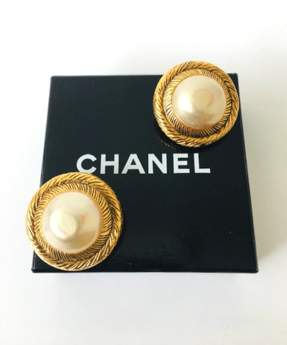 Chanel Vintage Faux Pearl CC Logo Clip On Earrings