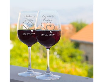 2 Leonardo Weingläser mit Gravur als Hochzeitsgeschenk – Personalisierte Weingläser – Geschenke für Paare - Rotwein – Zwei Herzen