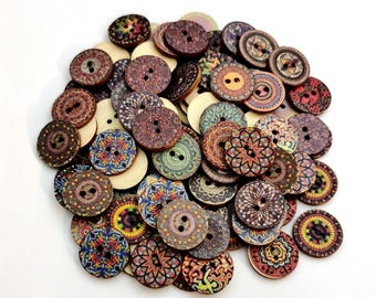 50/100 unidades, botones de madera con diseño floral estilo boho, botones para tejer, botones para hacer bolsos. Contiene un surtido aleatorio de varios colores y diseños.
