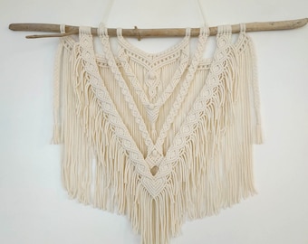 Large wall macramé. Boho chic decoration. Handmade 74x57cm ecru on driftwood