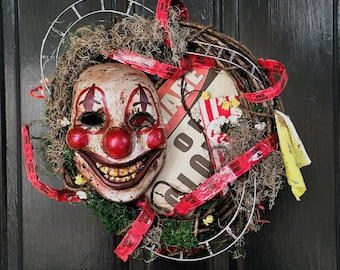 Scary clown wreath, Halloween wreath, creepy Halloween decor, Creepy clown