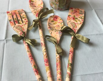 Decoupaged wooden utensils set