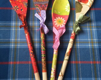 Decoupaged wooden utensils set