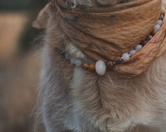 Collare per cani e gatti / pietre preziose naturali / perline di diaspro e agata / pietre curative per cani/bandana di seta dipinta a mano/collana per cani