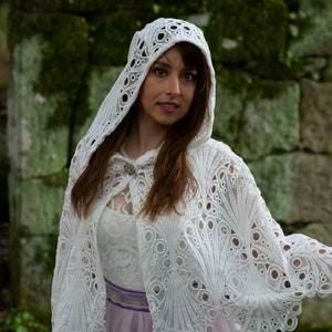 Hooded Wedding Cape: Guipure Lace Bridal Poncho