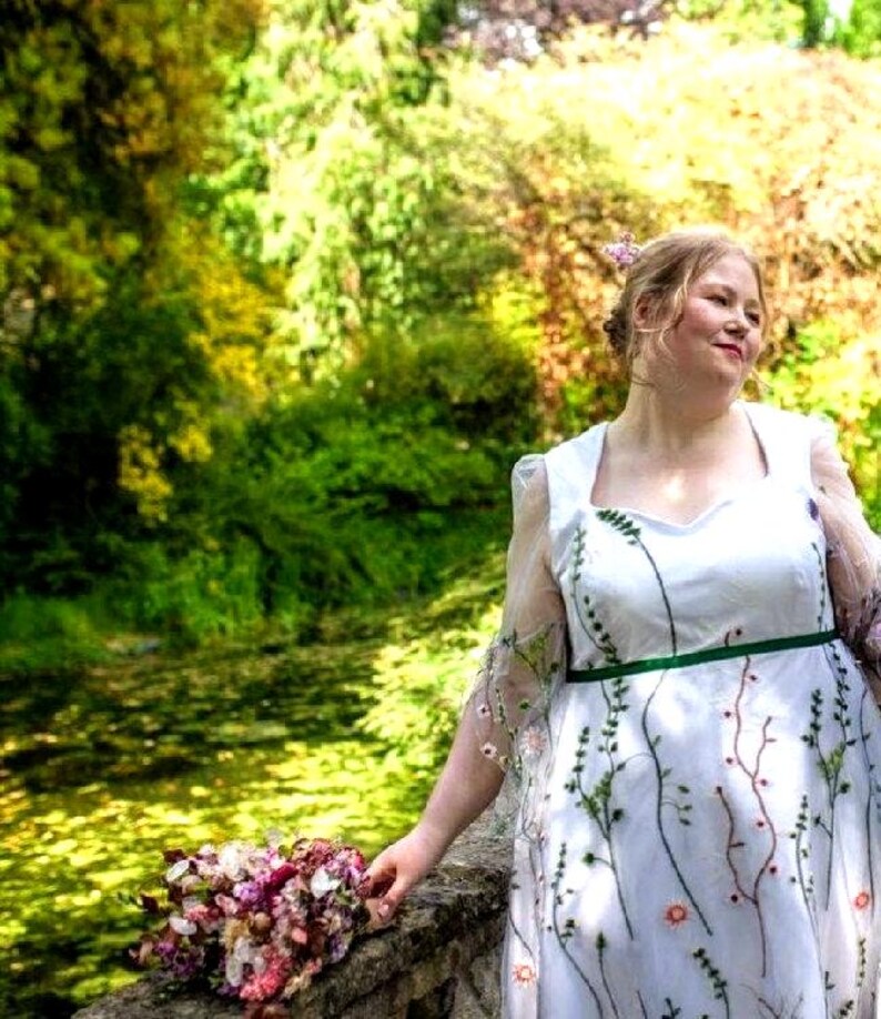This is a variation of the gown, consisting of a full dress, instead of 3 separate pieces