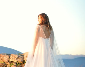 NEW!! Floral wedding dress with leg slit and detatchable cape