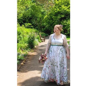 This is a variation of the gown, consisting of a full dress, instead of 3 separate pieces