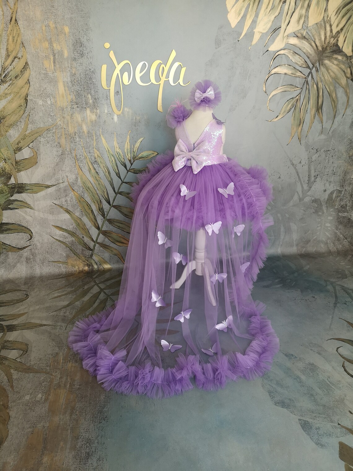 Green Princess Gown With Butterflies And Detachable Double Train With Accessory main image 0