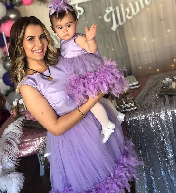 Set di piume lilla per mamma e me abito in pelliccia lavanda per
