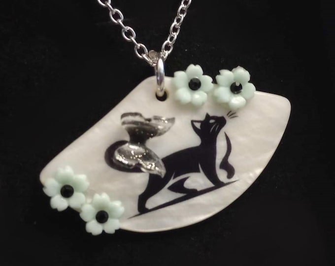 Natural Shell, Black Cat Necklace - Black Cat & Pale Green Flowers, With 3D Butterfly