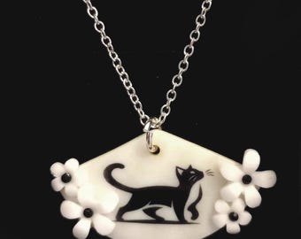 Natural Shell, Black Cat Necklace - Black cat & White Flowers