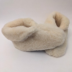 100% Sheep Wool Eco Slippers for Women & Men, All Natural Super Warm Non-Slip Sole Indoor Slippers, Breathable, Moisture-Wicking House Shoes