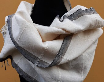 White handwoven scarf