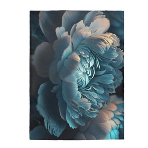 White and Blue Flower Velveteen Plush Blanket