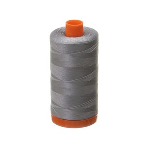 Hilo de algodón Aurifil Mako Sólido 50wt 1422yds Gris