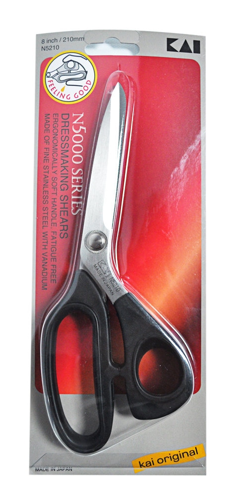 Kai V5210: 8-inch Dressmaking Shears Very Berry with Blade Cap