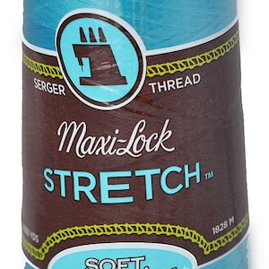 Peut inclure: Une bobine de fil à coudre Maxi-Lock Stretch bleu, étiquetée "Soft, Like Yarn" et "Textured Nylon".