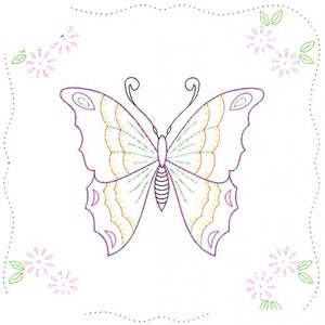 Puede incluir: Un fondo blanco con una mariposa negra en el centro. La mariposa tiene detalles amarillos y verdes. Hay cuatro pequeñas flores verdes y moradas en las esquinas de la imagen.