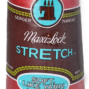 Peut inclure: Une bobine de fil à coudre Maxi-Lock Stretch Serger rouge, étiquetée "Soft Like Yarn, Textured Nylon".