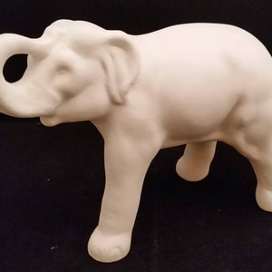 Éléphant en céramique non peint, biscuit inachevé, céramique non finie, 4,75 po. de haut, prêt à peindre, décoration d&#39;intérieur, éléphant peint, émaillé