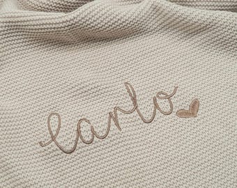 Babydecke personalisiert 6 Farben / Strickdecke / Geschenk zur Geburt / Taufe / Decke mit Namen und Herzchen