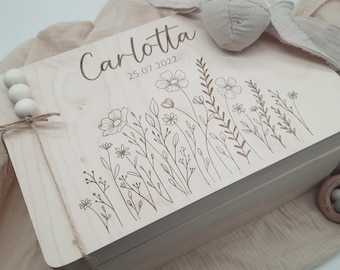 Personalisierte XL Erinnerungsbox Wildblumen / personalisierte Erinnerungskiste Baby Holz / Taufe / Geschenk Geburt