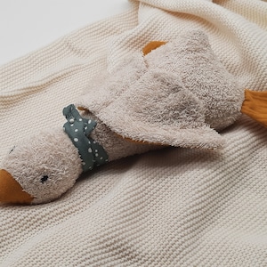 Spieluhr kleine Gans sand mit Wunschmelodie / Geschenk Geburt / Babyparty / Taufe