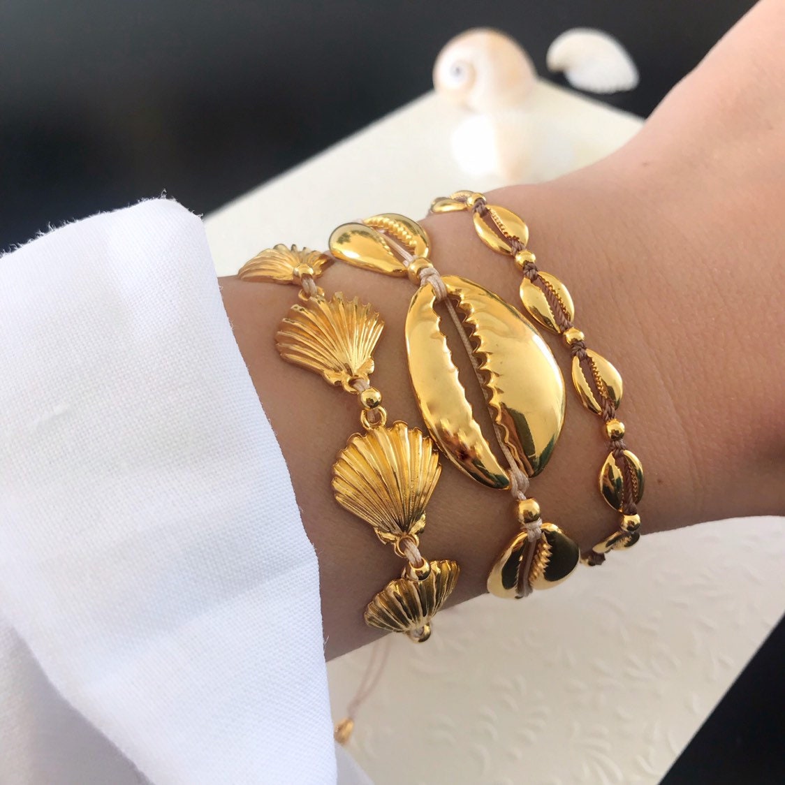 Cowrie Shell Gold Chain Bracelet, Seashell Chain Bracelet, Fancy Gold  bracelet, Beach Bracelet, Gold Layering Bracelet, Stack Bracelet