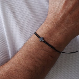 Kruisarmband voor heren, zwarte koordarmband met kruisbedelsteen, beschermingsarmband cadeau voor hem