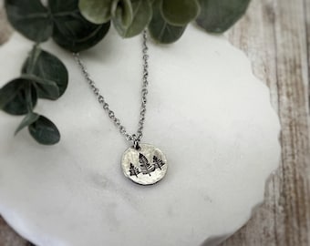 Drei Bäume Halskette - Kiefer - Drei Kiefern Halskette - Natur-Liebhaber-Geschenk - Handgestempelte Wald Anhänger Halskette