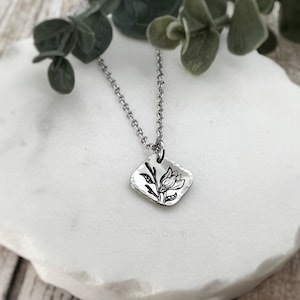 Rama de magnolia, joyería inspirada en la naturaleza, collar de diamantes curvos, colgante floral estampado a mano, regalo grabado personalizado, diseño botánico
