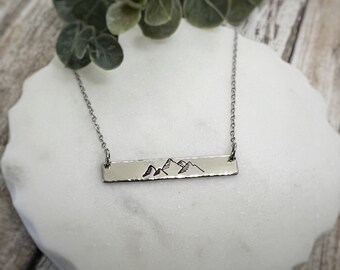 Collier bar avec vue panoramique sur la montagne - Bijoux inspirés de la nature - Pendentif alpin - Bijoux de montagne - Cadeau pour un amoureux de la nature - Chaîne de montagnes